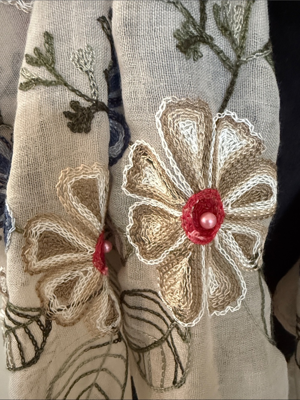 NWOT Jessica McClintock Beige Scarf with Multicolor Floral Embroidery - Picture 2 of 8